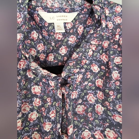 Lauren Conrad long sleeve Blouse XL Ruffle Style Roses - Picture 4 of 7